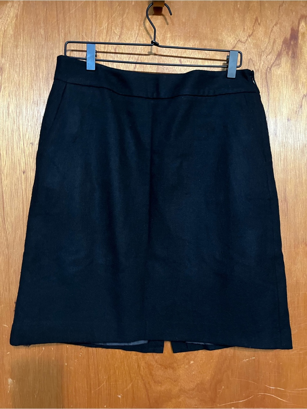 Eddie Bauer black wool knee-length skirt 6 petite